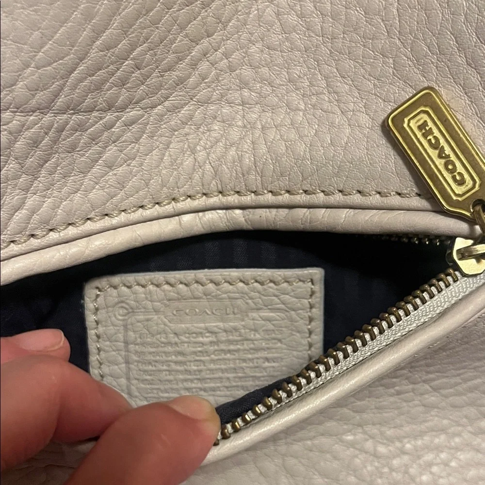 Vintage Coach Sonoma Cream Sling/Shoulder Bag  NWOT! Soft, Pebbled Leather - Picture 4 of 10